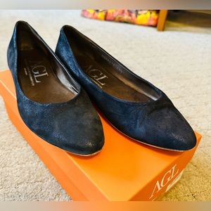 AGL navy blue, shimmer, leather flats. Size 39.5 (9). Excellent condition.
